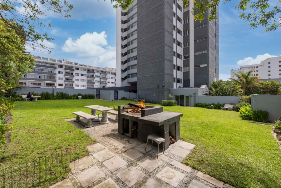 1 Bedroom Property for Sale in Sea Point Western Cape